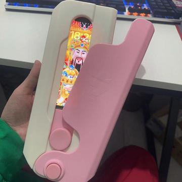 Husă antistres pentru iPhone 15 Pro Max cu cuțit gigant de morcov - roz / alb